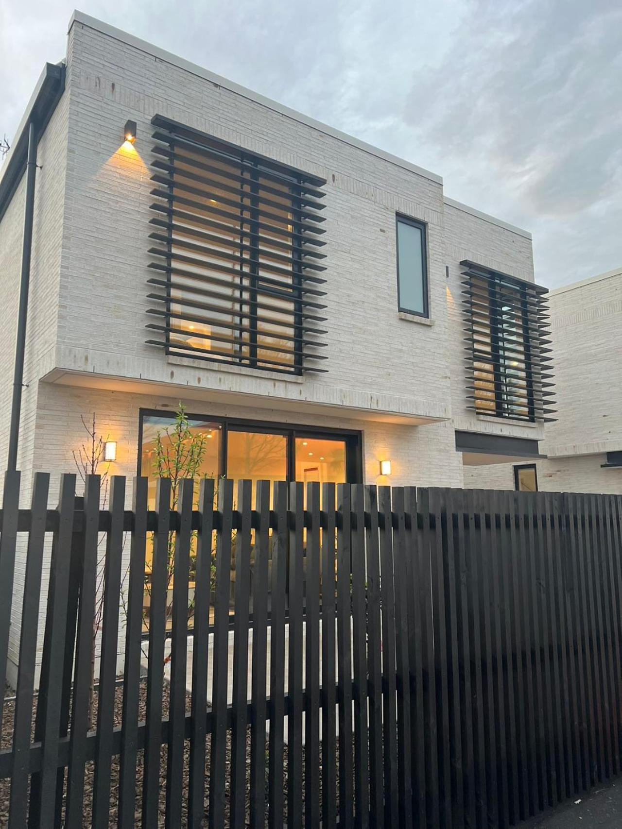 Cbd Contemporary Comfort Townhouse 2 Bed 2Bath クライストチャーチ エクステリア 写真