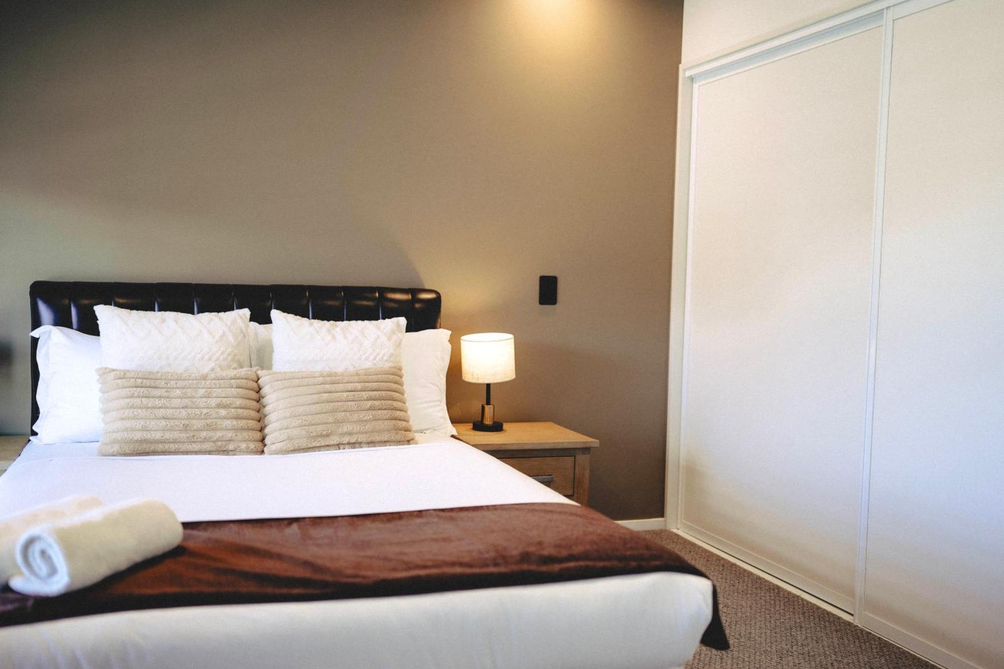 Cbd Contemporary Comfort Townhouse 2 Bed 2Bath クライストチャーチ エクステリア 写真